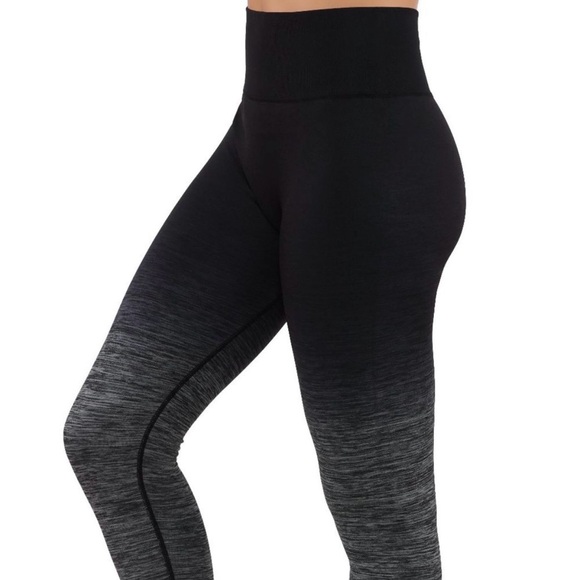 ❗️END OF YEAR SALE CODEFIT Black and Gray Ombre Capri Seamless Leggings S/MP - Picture 3 of 6